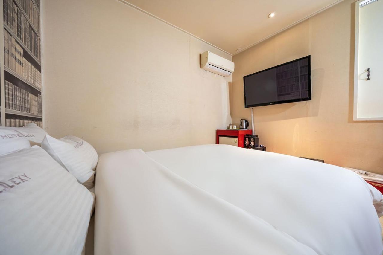 Guri Lexy Hotel Luaran gambar
